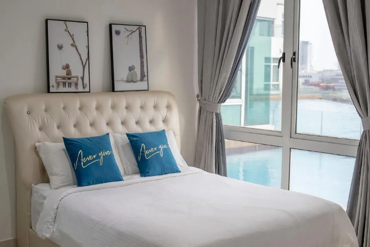 Signature Private Pool 16Pax Ksl Midvalley جوهر بهرو شقة